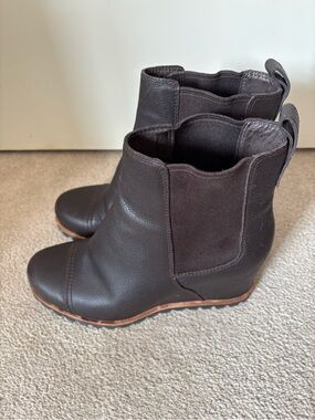 UGG Pax Brown Leather Wedge Chelsea Boots | Lug Sole Ankle Booties